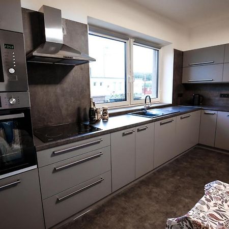 Apartman Devade Se Dvema Loznicemi A Wifi Pripojenim Trutnov Ngoại thất bức ảnh