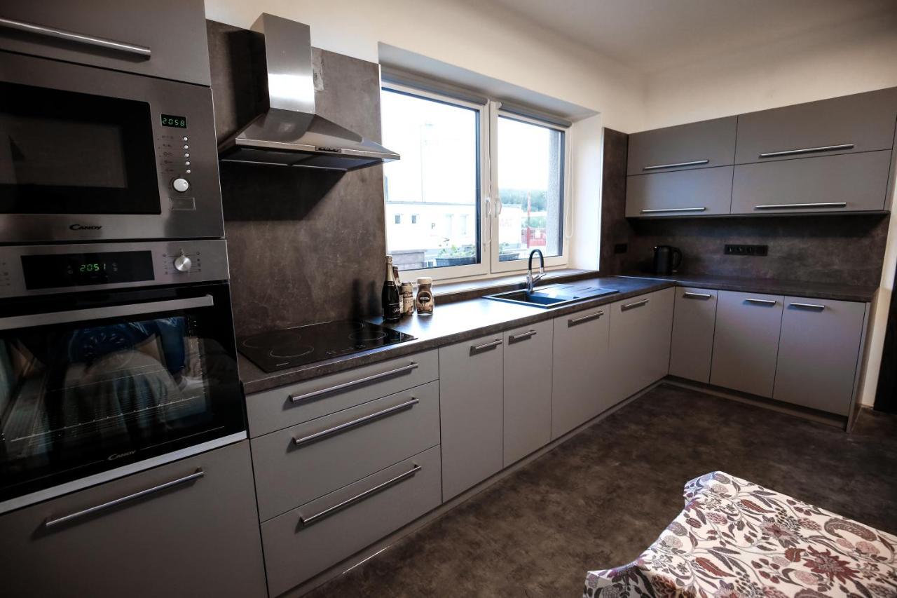 Apartman Devade Se Dvema Loznicemi A Wifi Pripojenim Trutnov Ngoại thất bức ảnh