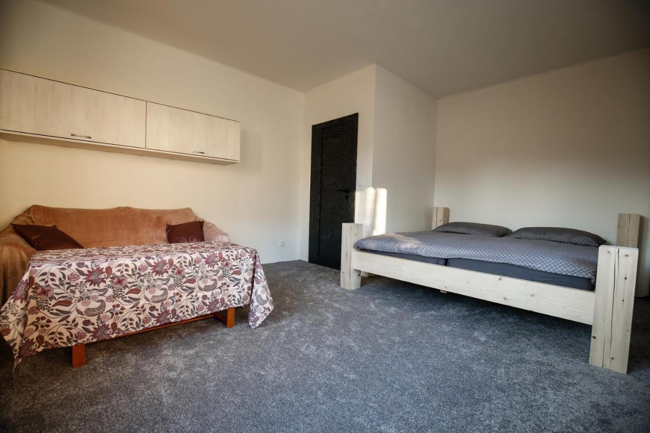 Apartman Devade Se Dvema Loznicemi A Wifi Pripojenim Trutnov Ngoại thất bức ảnh