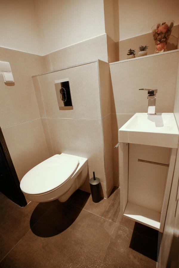 Apartman Devade Se Dvema Loznicemi A Wifi Pripojenim Trutnov Ngoại thất bức ảnh