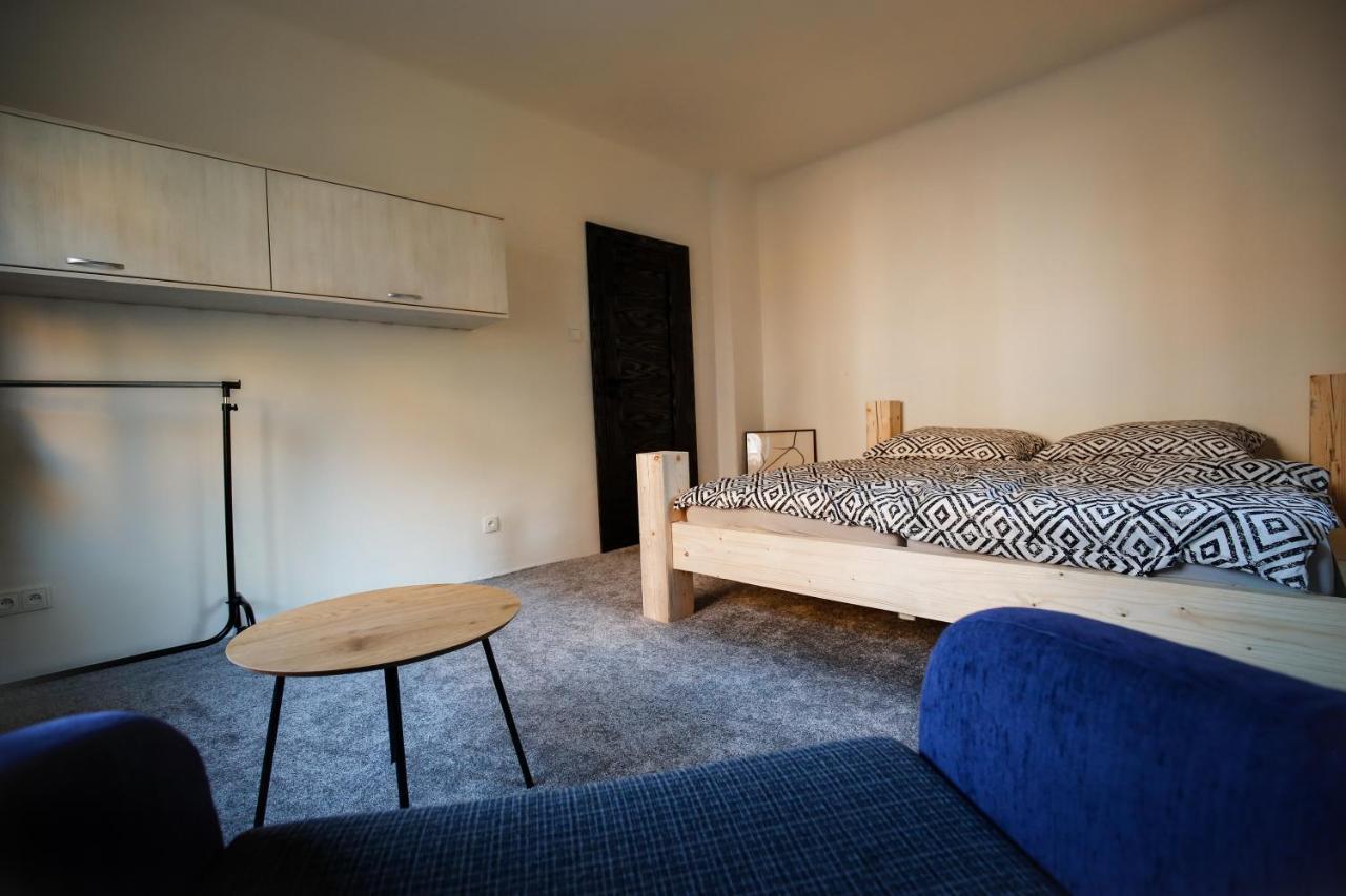 Apartman Devade Se Dvema Loznicemi A Wifi Pripojenim Trutnov Ngoại thất bức ảnh