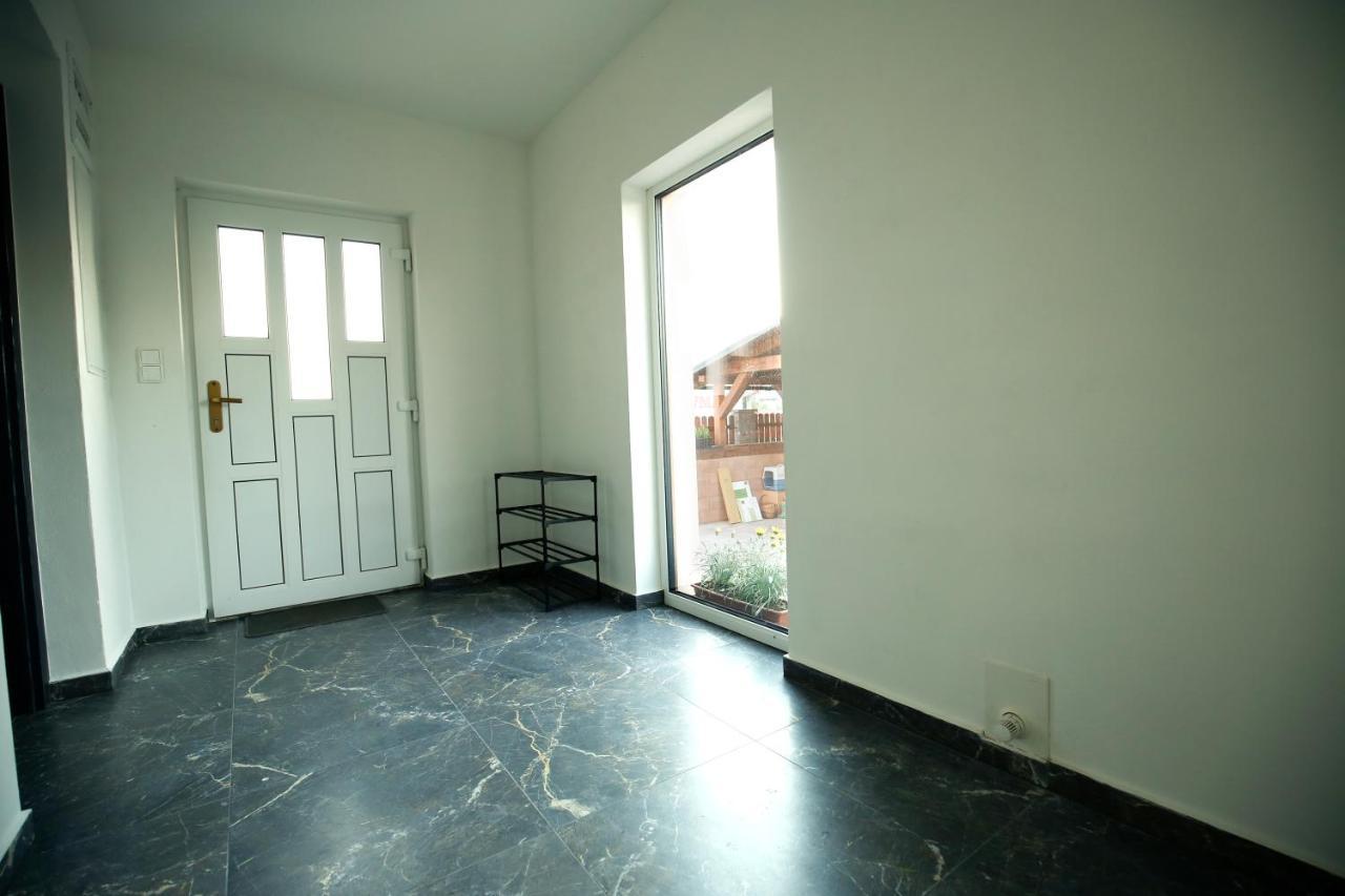 Apartman Devade Se Dvema Loznicemi A Wifi Pripojenim Trutnov Ngoại thất bức ảnh