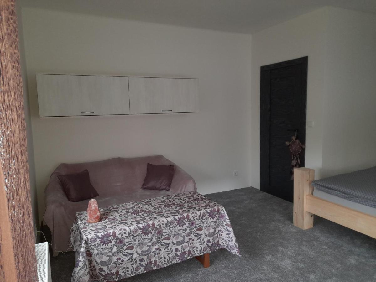 Apartman Devade Se Dvema Loznicemi A Wifi Pripojenim Trutnov Ngoại thất bức ảnh
