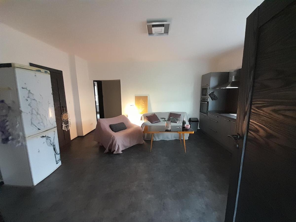 Apartman Devade Se Dvema Loznicemi A Wifi Pripojenim Trutnov Ngoại thất bức ảnh